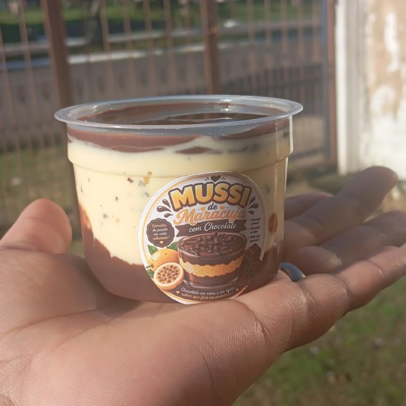 Mousse de maracujá com chocolate